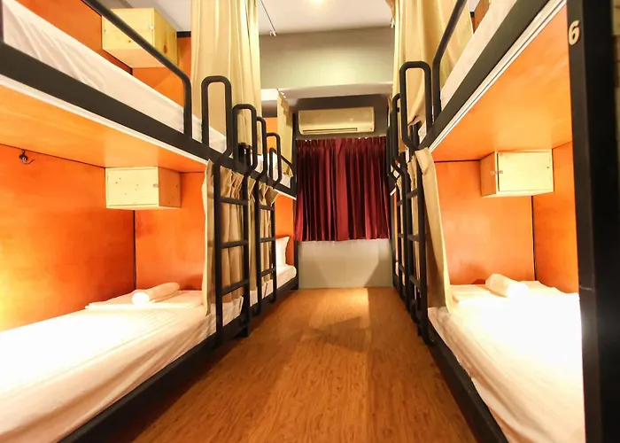 Thonglor Travellers Hostel And Cafe