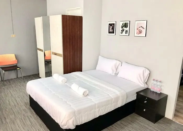 Lee House