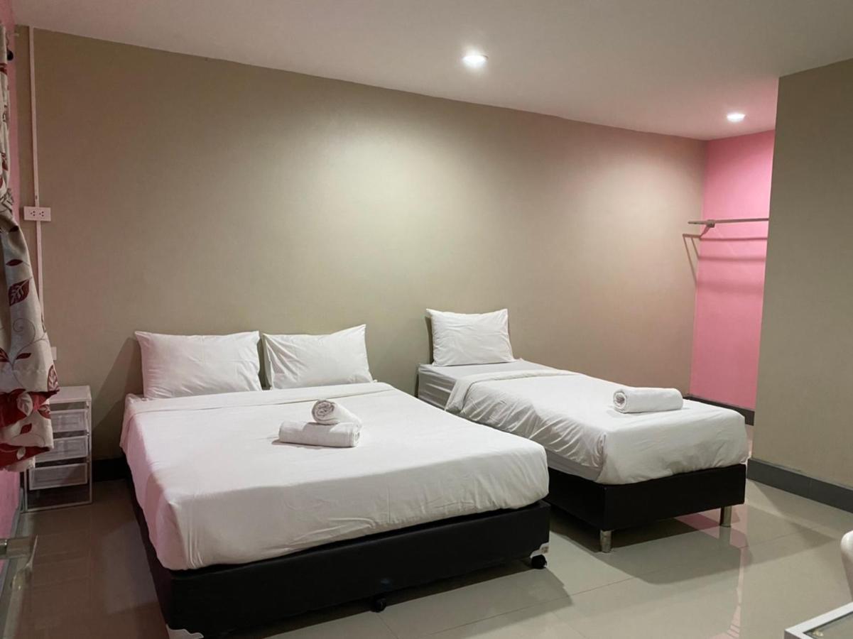 Wanderlust Hostel *
