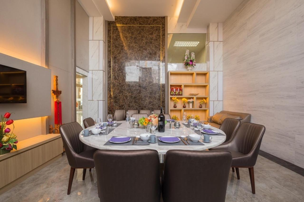 Elegant Airport Hotel 5*