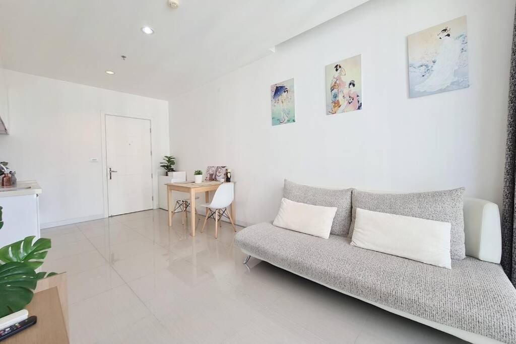 The Muji Inspired 1 Bedroom : Pool/wifi/rama9/rca Apartment *