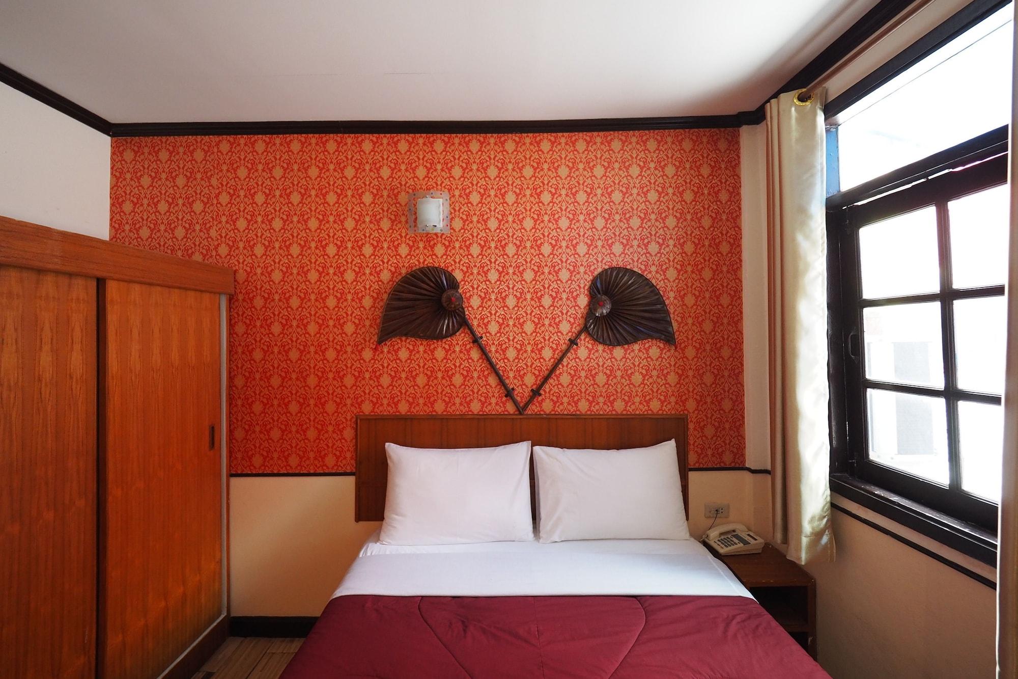 Hotel Honey House1 3*