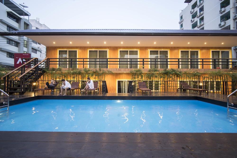 M - Mrt Huai Khwang Resort 3*