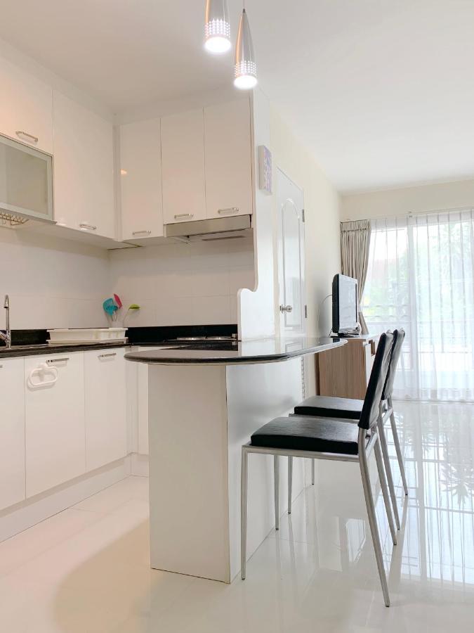 Charming Resident Near Bts Ekkamai Station Apartment *