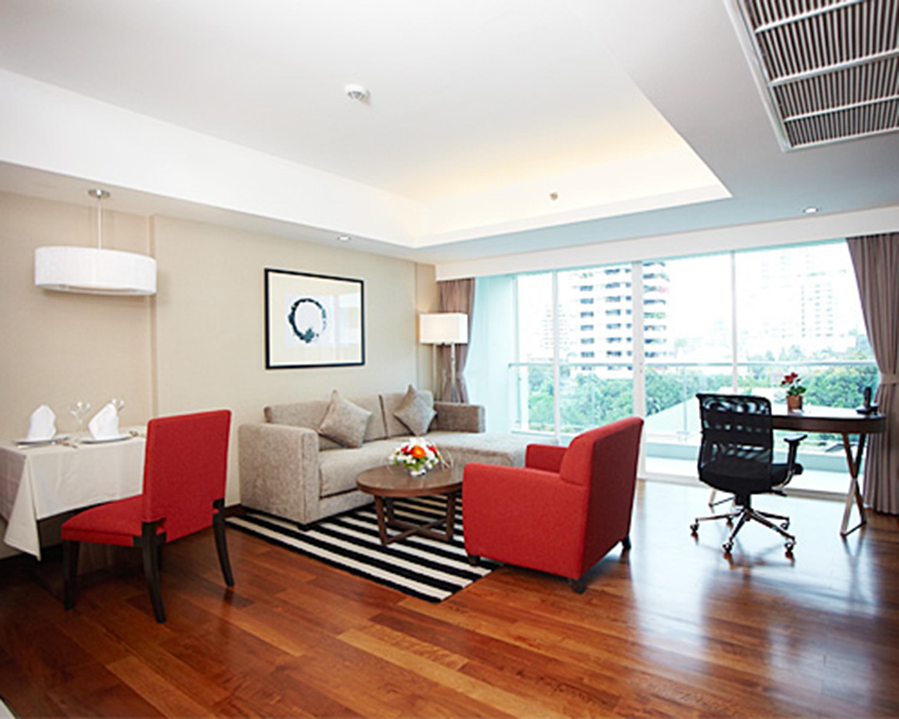 Hotel Legacy Sukhumvit - Sha Extra 4*