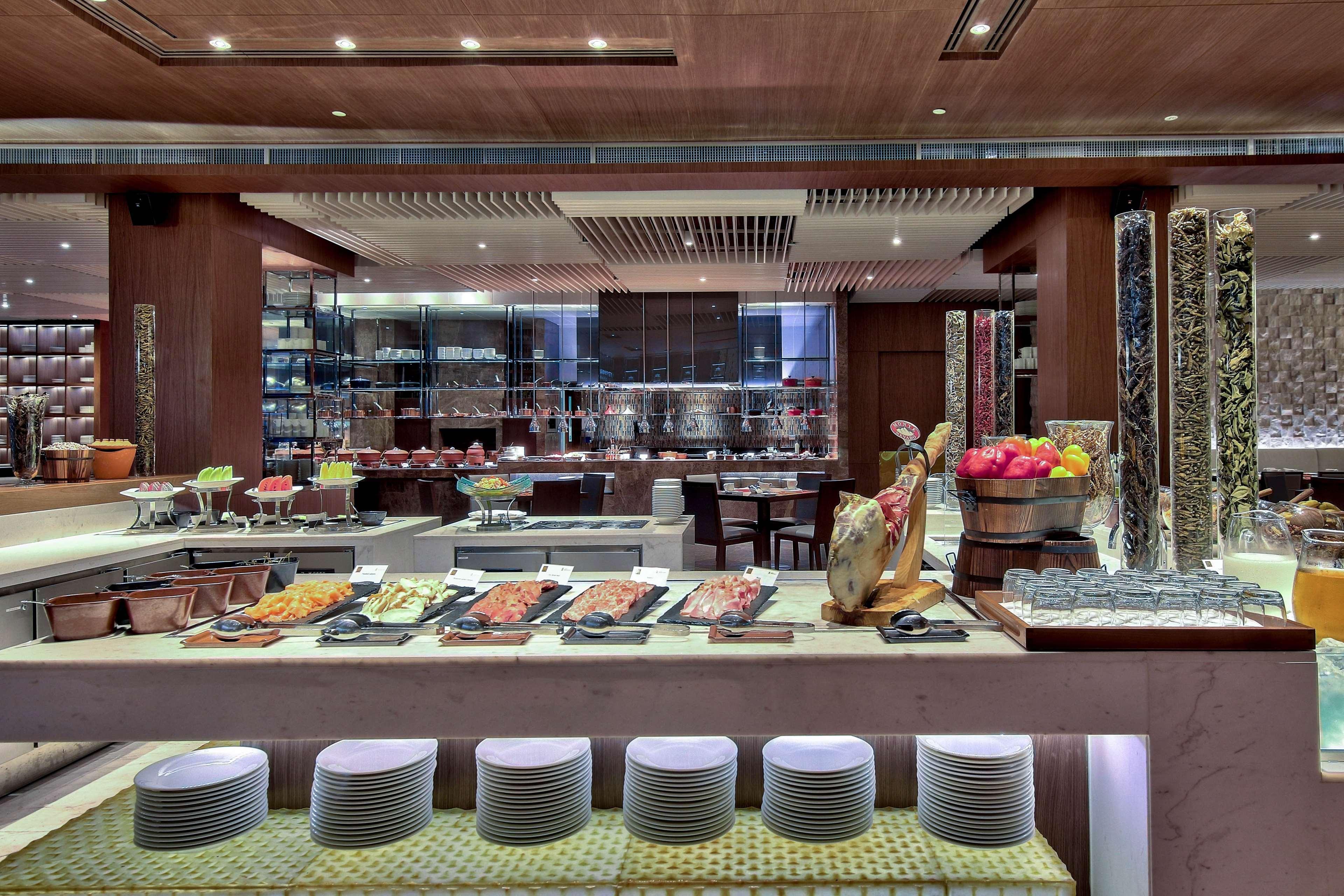 Radisson Blu Plaza 5*
