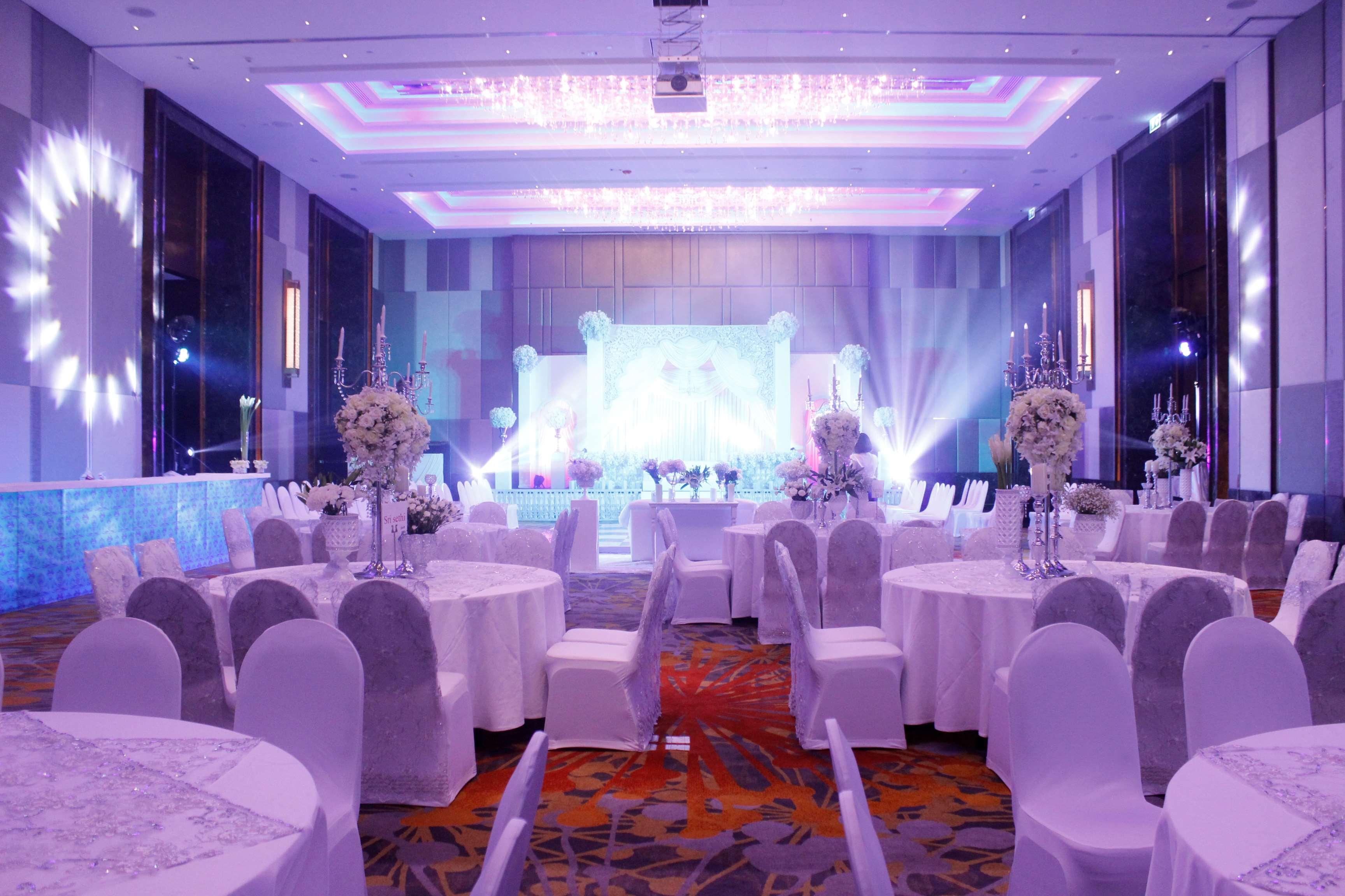 Radisson Blu Plaza Hotel 5*
