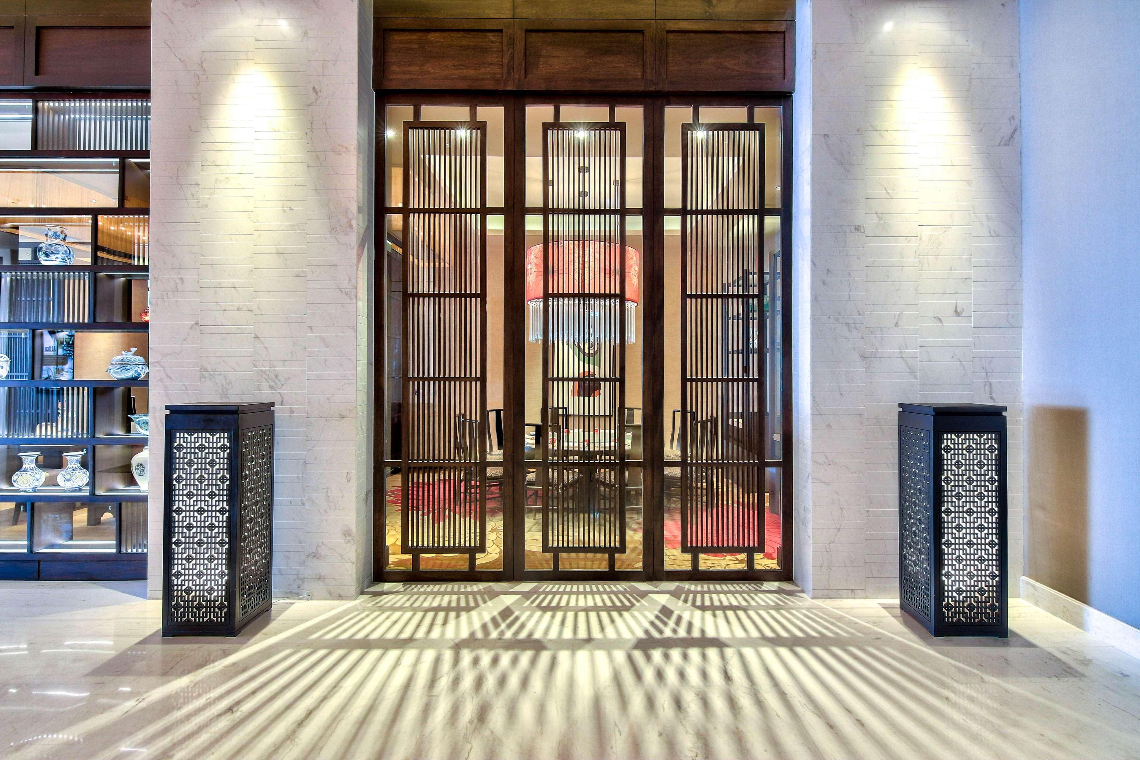 Radisson Blu Plaza Hotel 5*