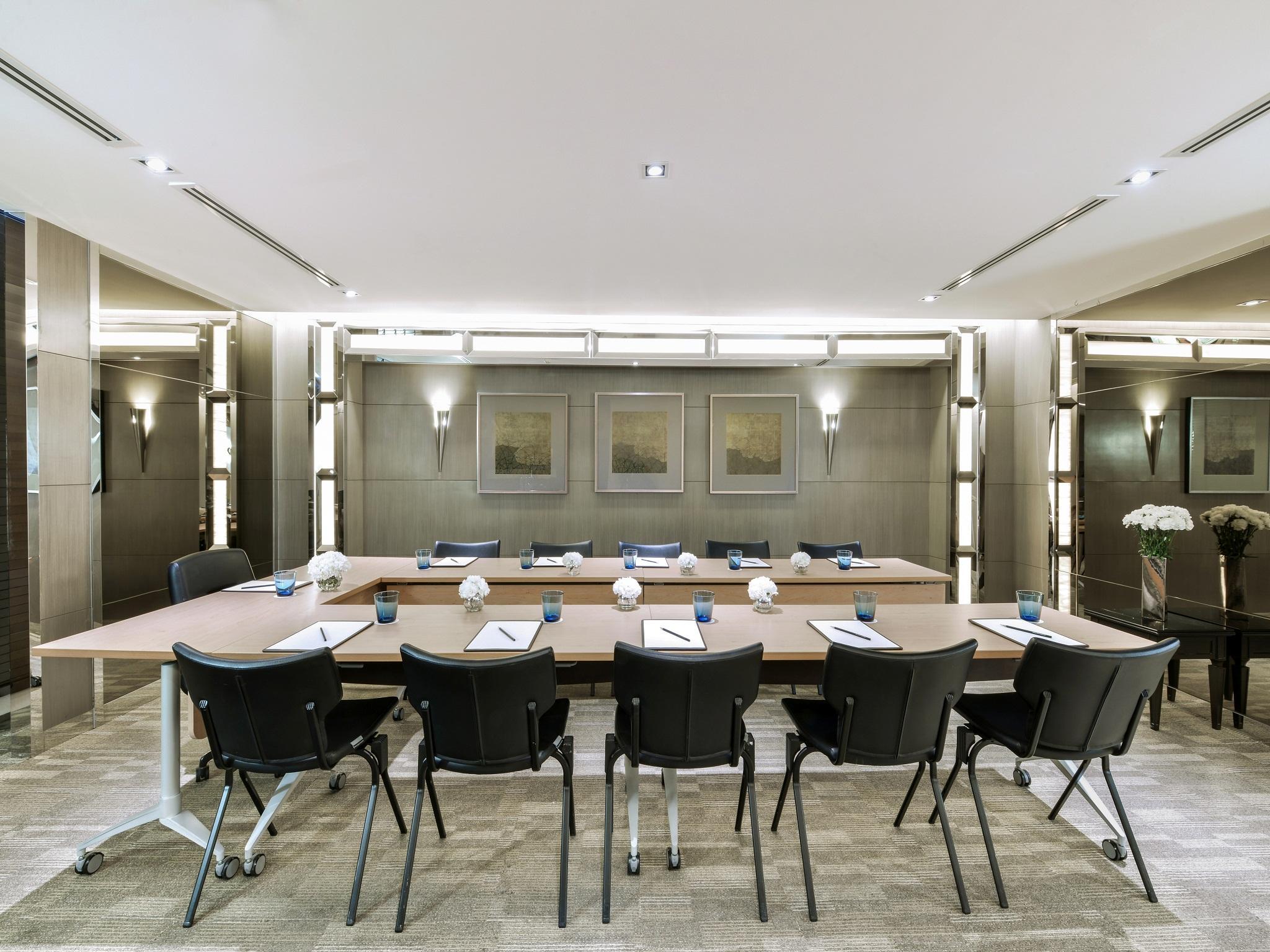 Centre Point Chidlom Hotel 4*