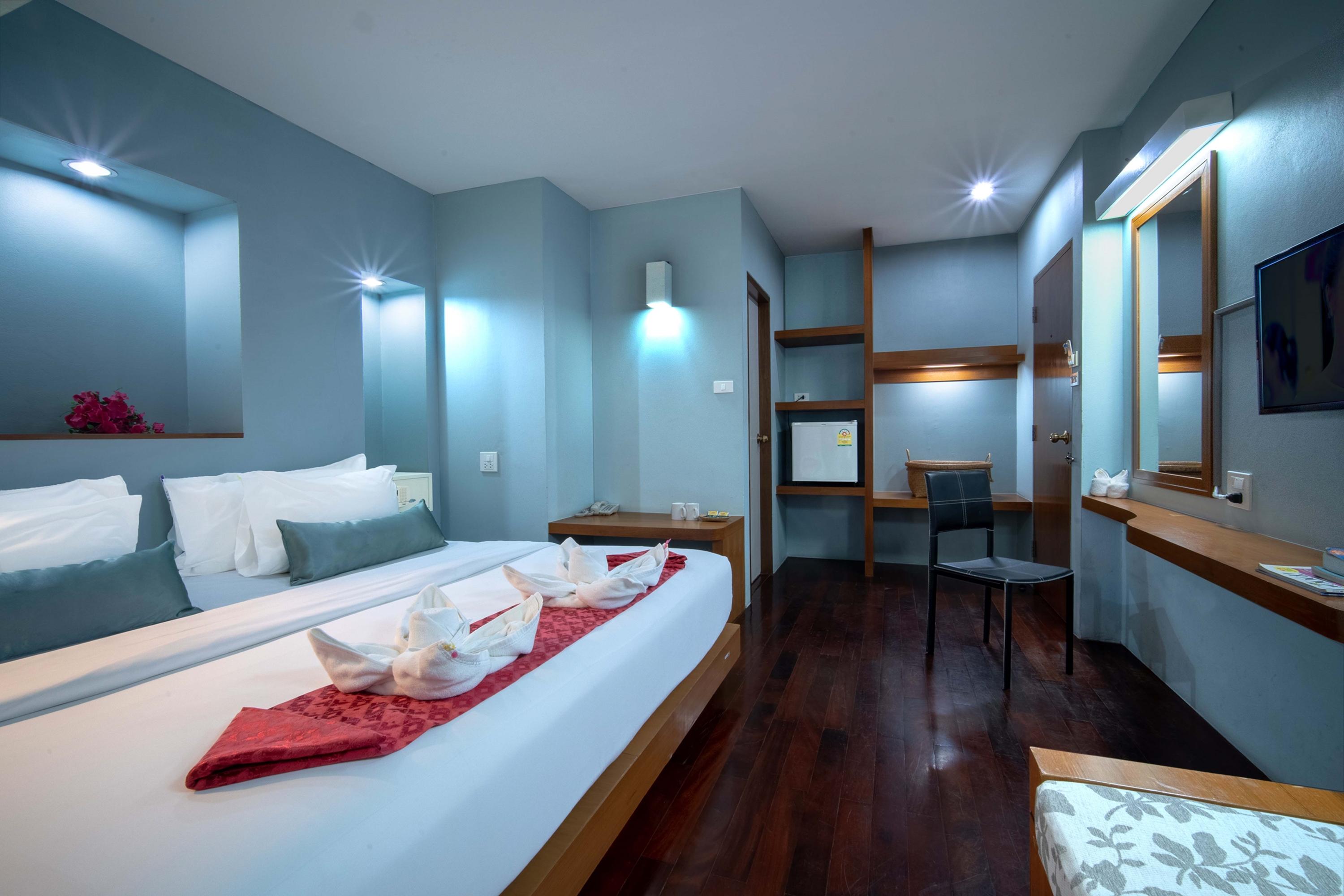 Cha-cha Phraathit Hotel 3*