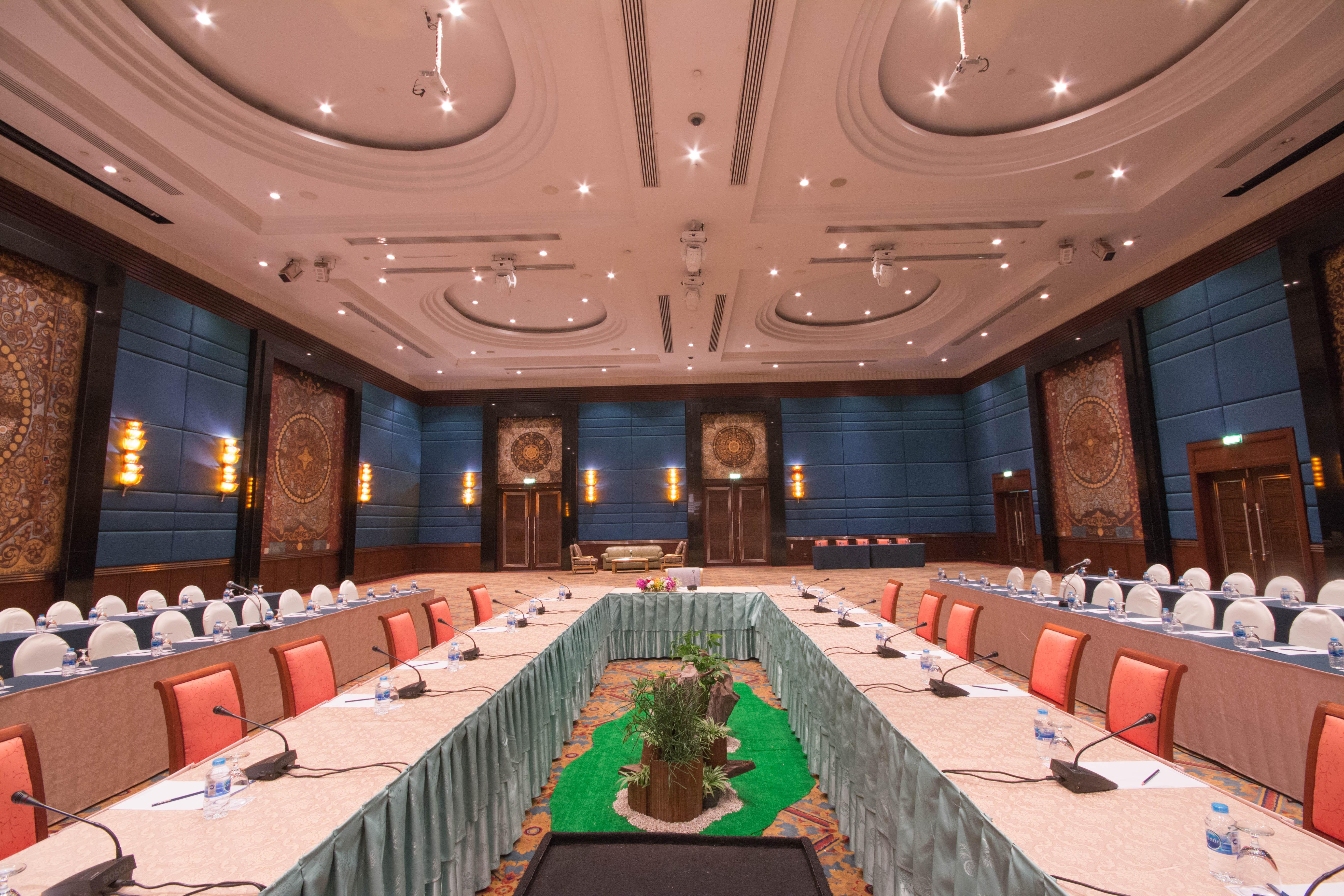 Hotel Golden Tulip Sovereign 4*