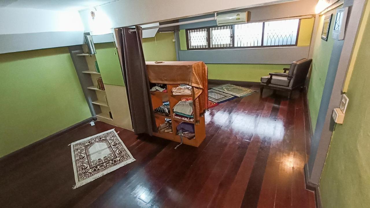 Usman Halal Hostel Bangkok