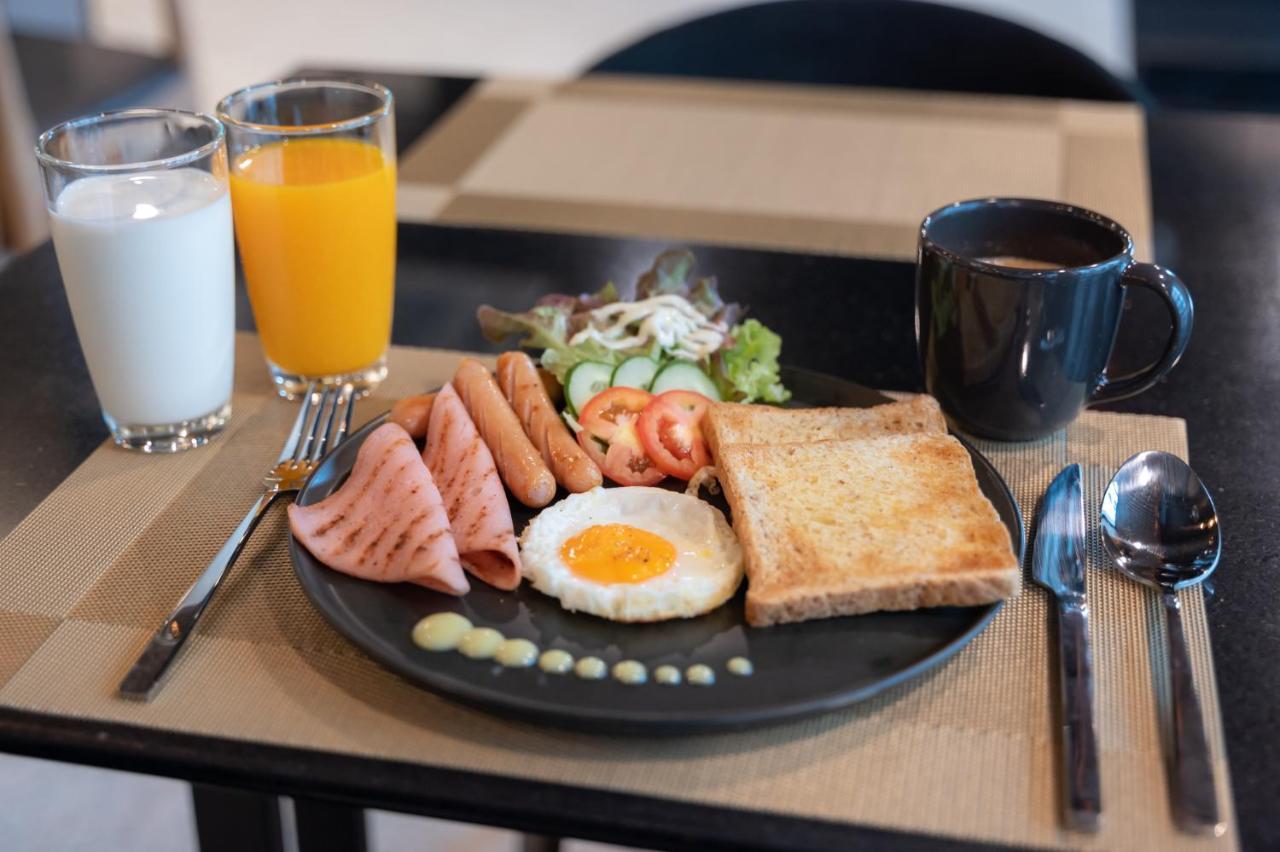 12 The At Don Mueang Airport Hotel 4*