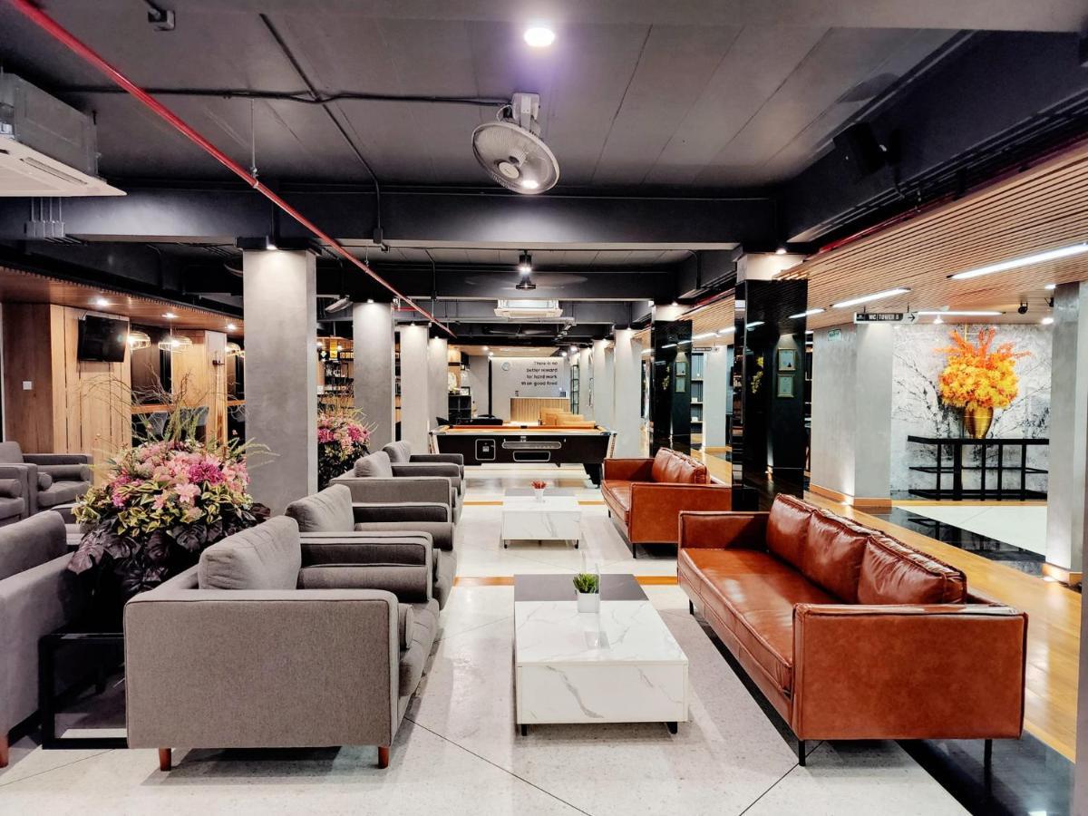 12 The At Don Mueang Airport Hotel