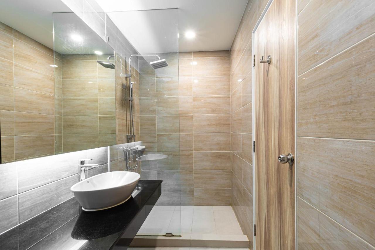 Leela Orchid Hotel 3*