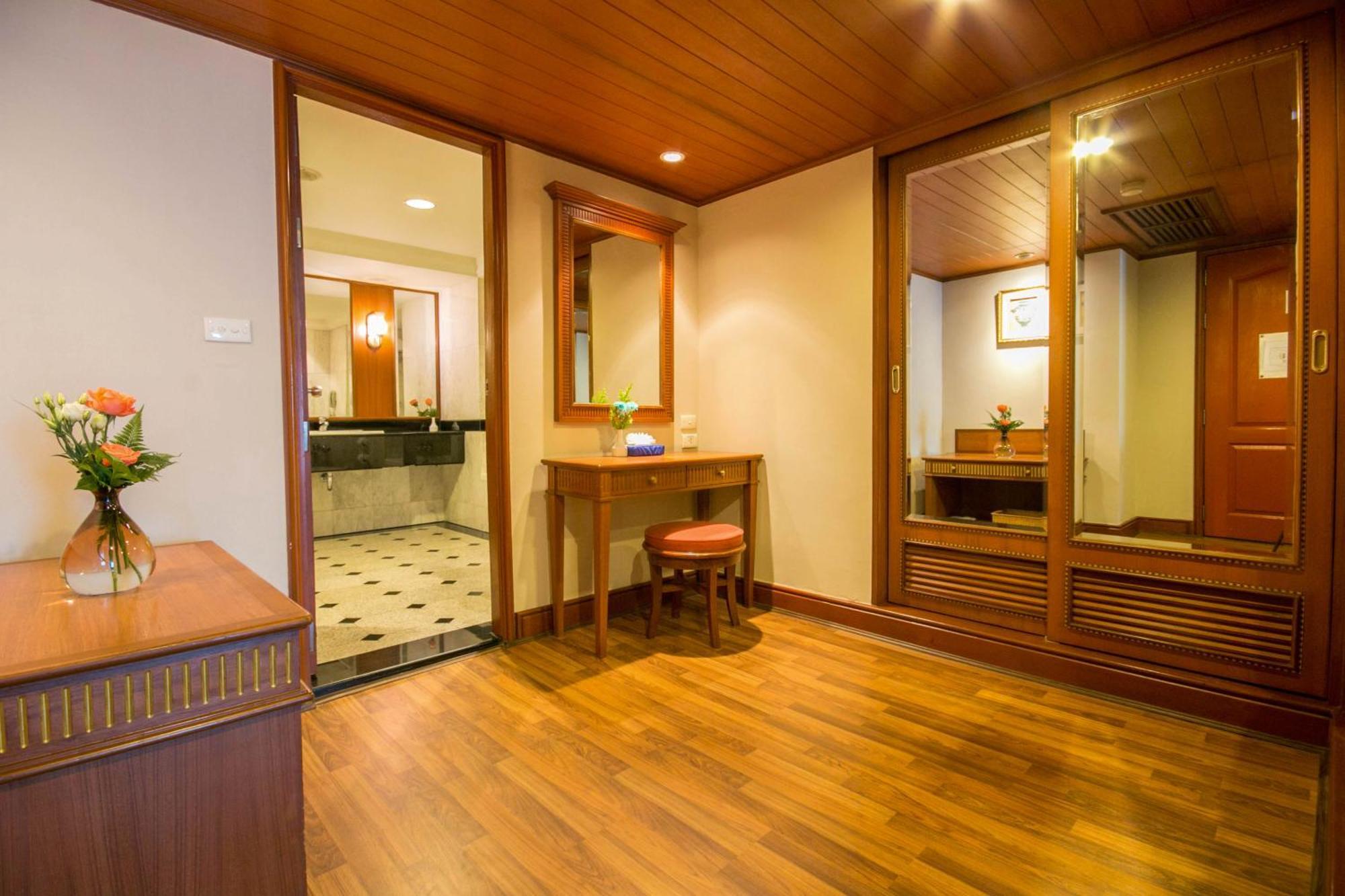 Golden Tulip Sovereign 4* Bangkok