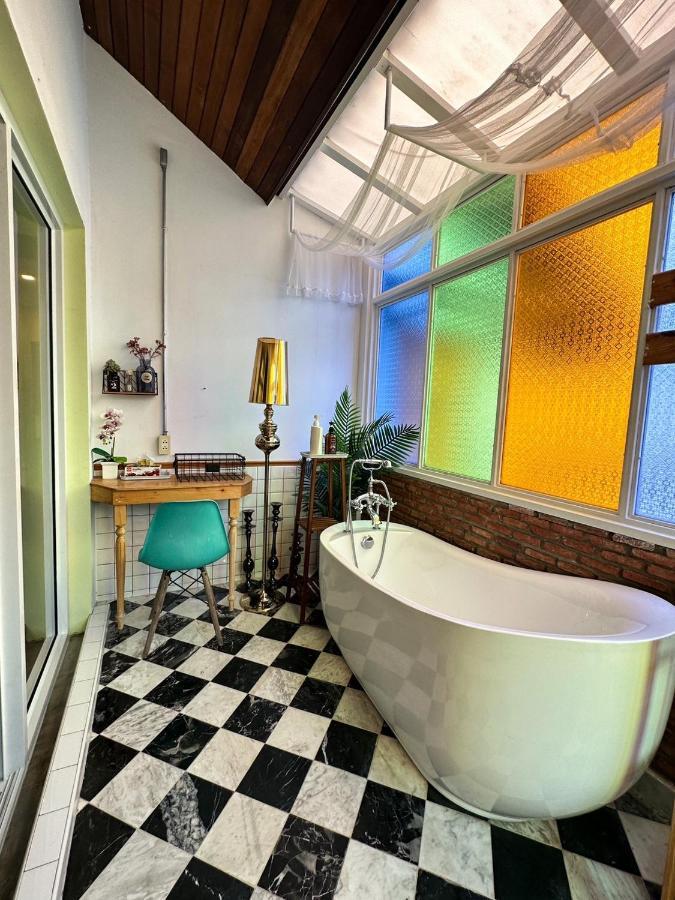 Guest house T-house Bkk 2floors Near Bts With Swimming Pool And Free Wifi *