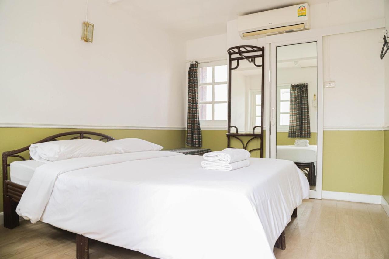 White 2* Bangkok