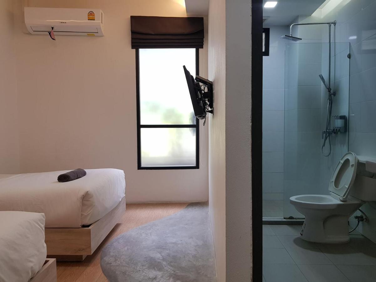 Day At Bts Bang Chak Hostel Bangkok