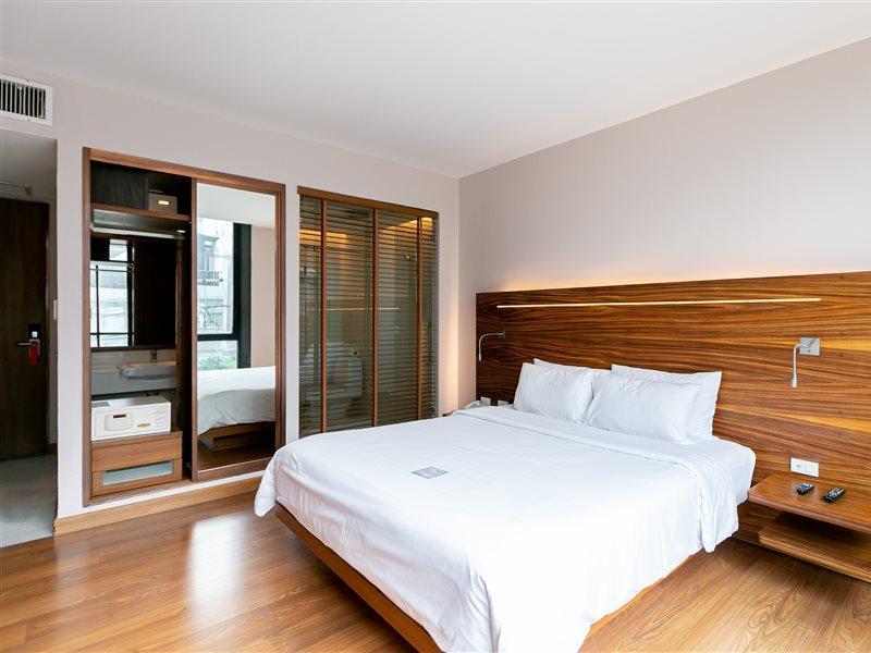 Sacha's Uno Hotel