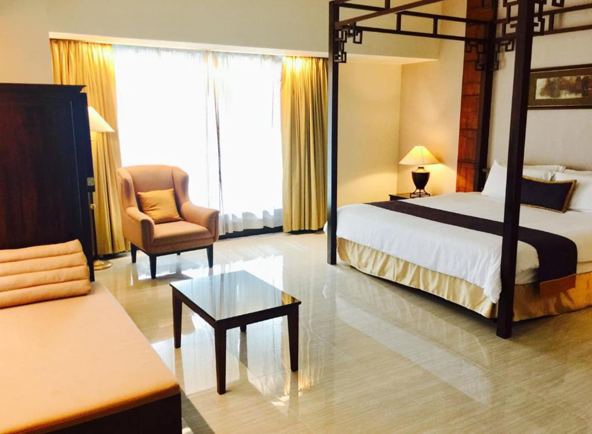 Indra Regent Hotel 4*