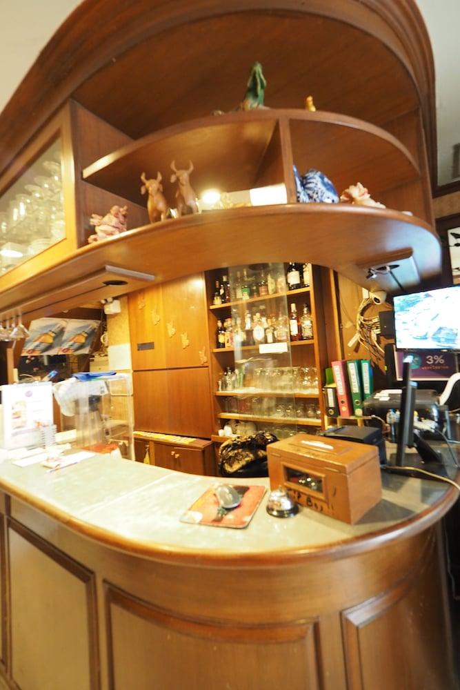 Honey House1 3*