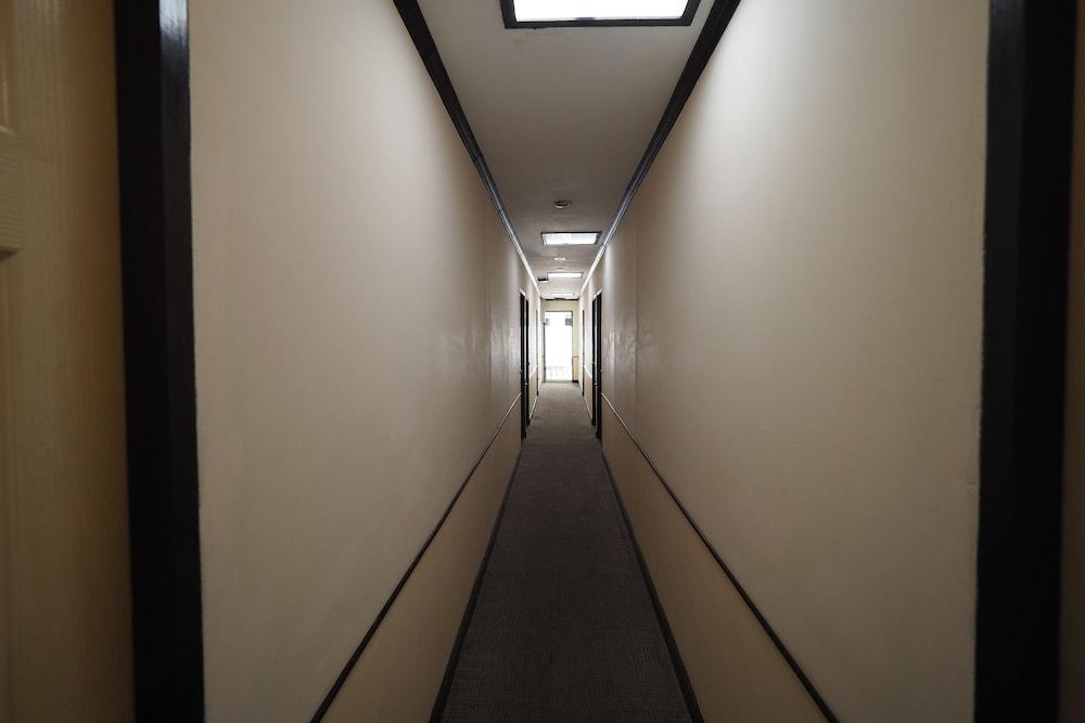 Hotel Honey House1 3*
