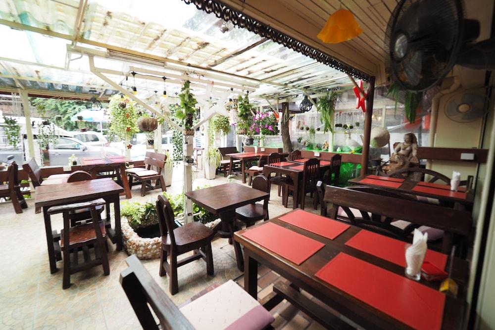 Honey House1 Hotel 3*