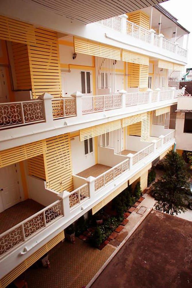 Sri Krungthep Hotel 2*