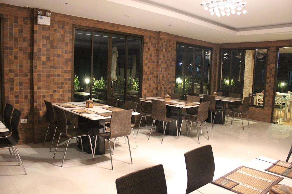 Golden Foyer Suvarnabhumi Airport 4*