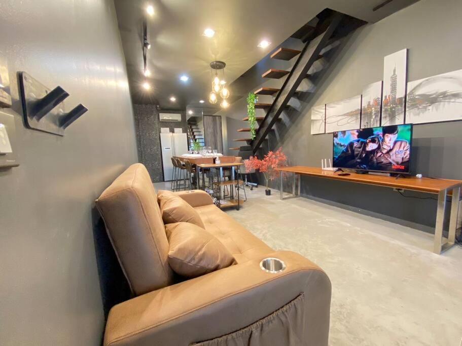 Charoen Nakhorn Townhome: Self-check-in Near Bts, Iconsiam & Asiatique Villa Bangkok