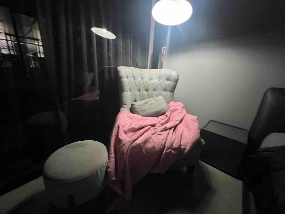 Charoen Nakhorn Townhome: Self-check-in Near Bts, Iconsiam & Asiatique