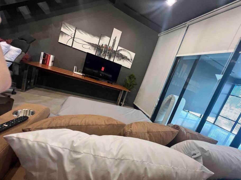 Charoen Nakhorn Townhome: Self-check-in Near Bts, Iconsiam & Asiatique *