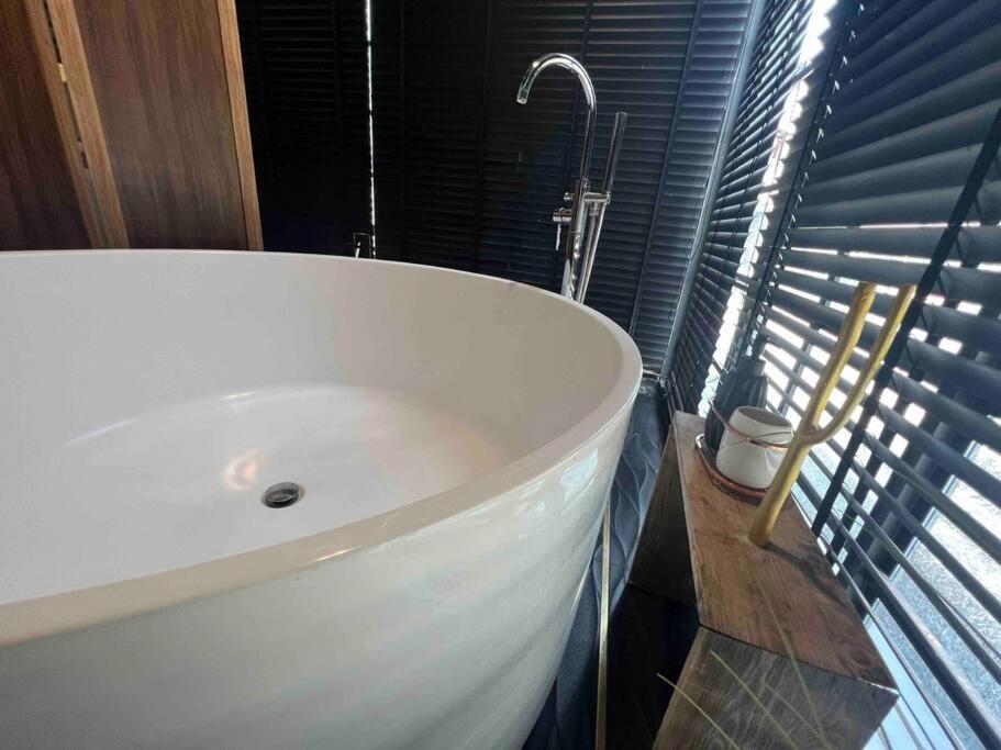 Villa Charoen Nakhorn Townhome: Self-check-in Near Bts, Iconsiam & Asiatique Bangkok