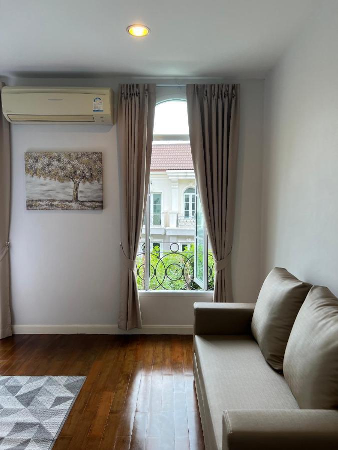 Entire 3br Townhome In Sukhumvit, Shared Pool, Near Bts&mrt Asok Holiday home