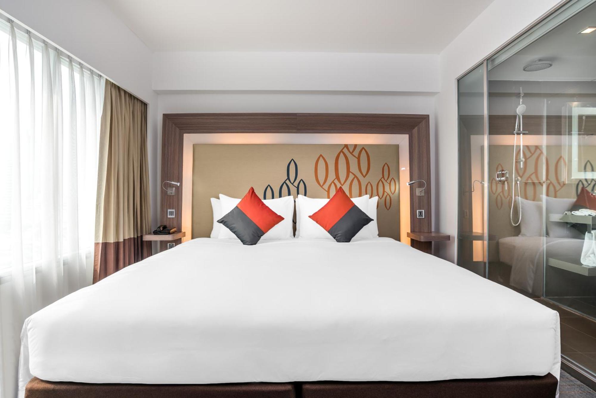 Hilton Garden Silom Hotel 4*