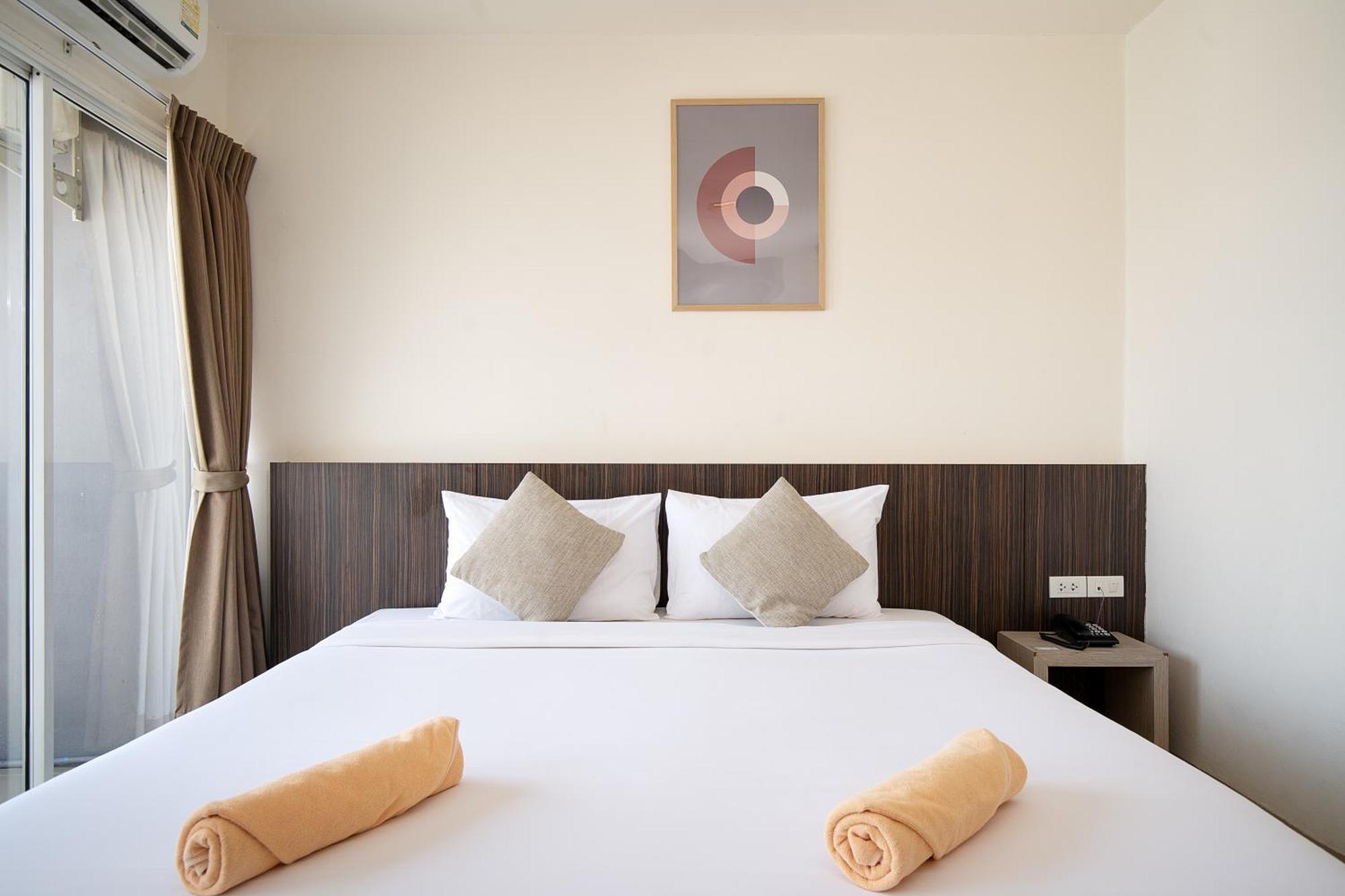 Leenova Hotel