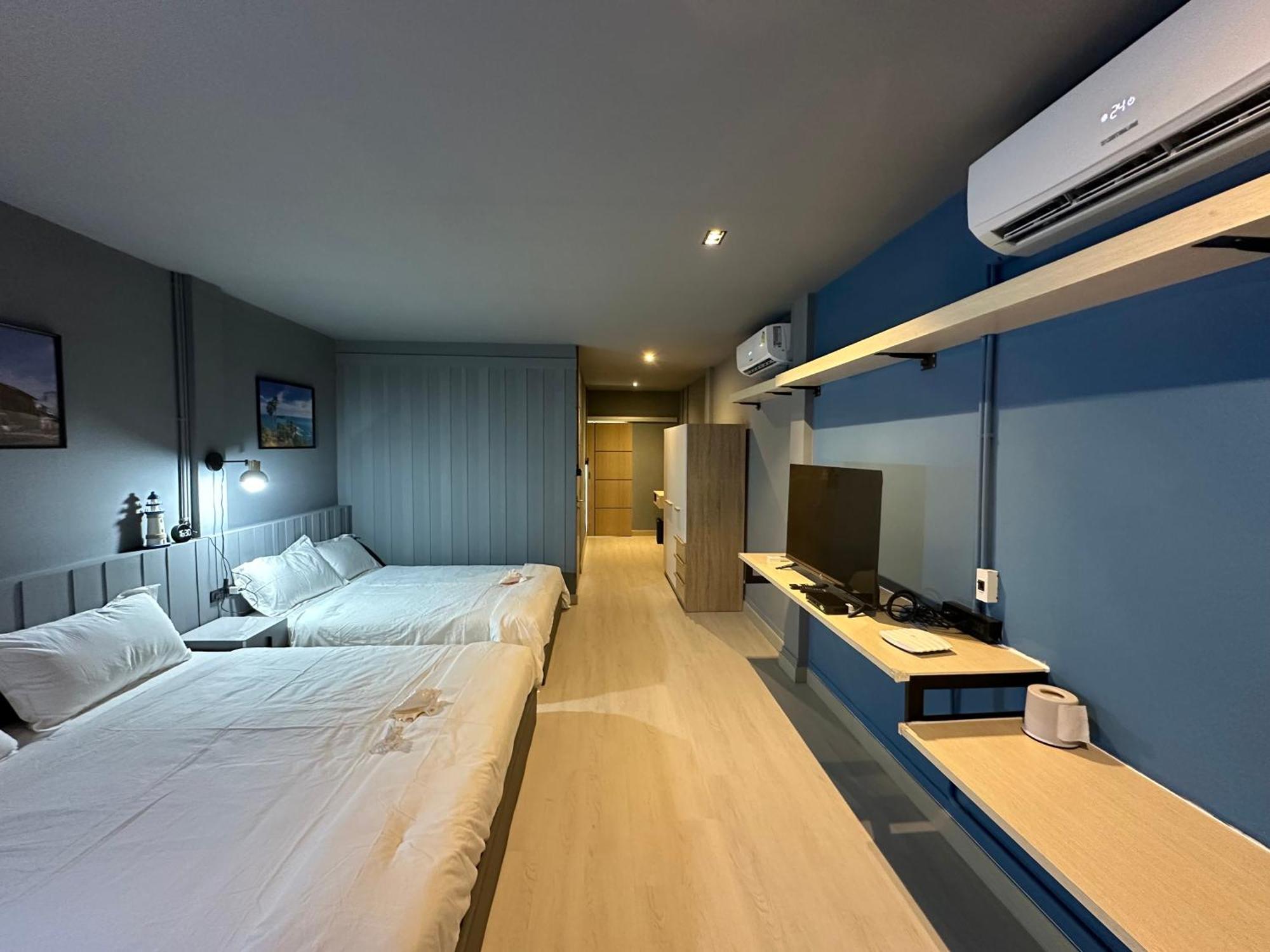 Phuket Vibe, House, 7 Mins To Bts, Center, Private In Sathon, Private Bathroom, Bangkok, Thailand Guest house