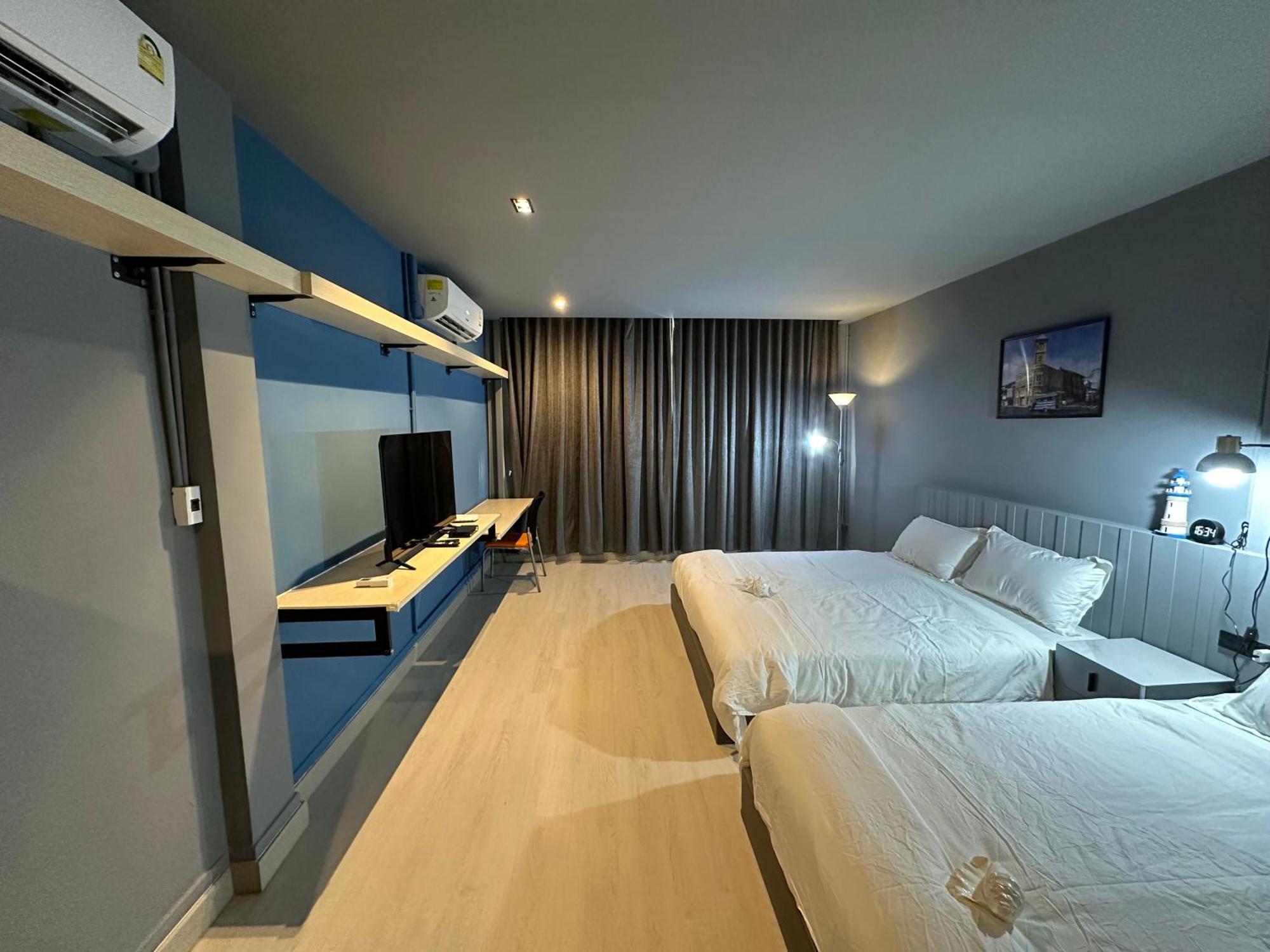 Phuket Vibe, House, 7 Mins To Bts, Center, Private In Sathon, Private Bathroom, Bangkok, Thailand Guest house