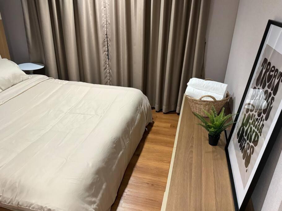 Bkk View 2 Beds 58sqm Apartment *