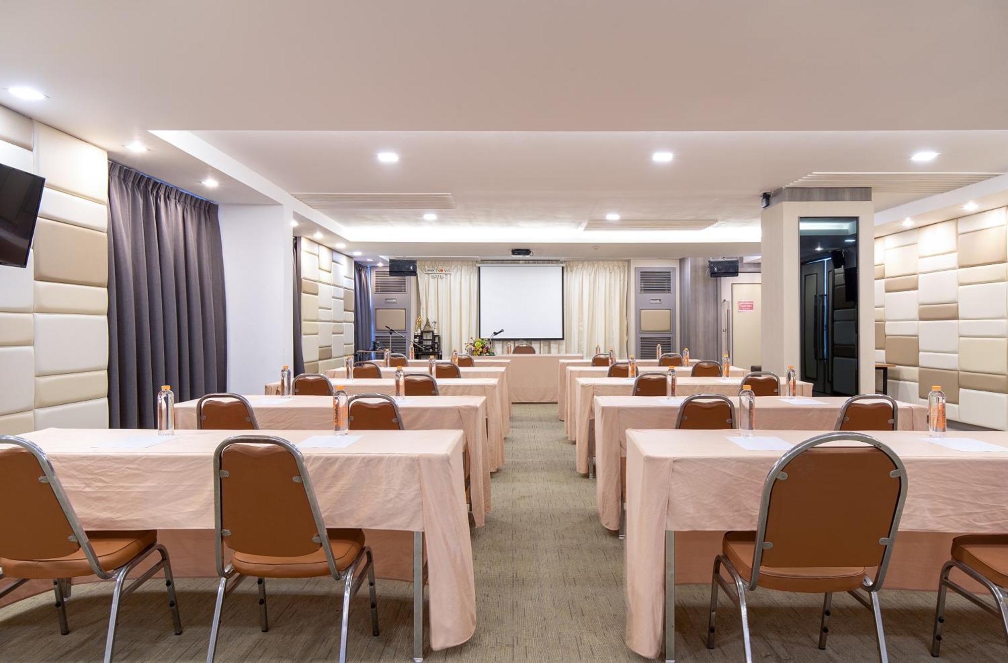 Leenova Hotel