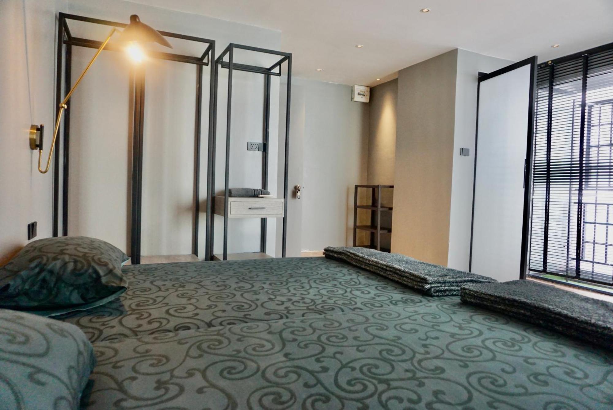 Hip And Funky Silom Soi 3, With Rooftop View Appartement *