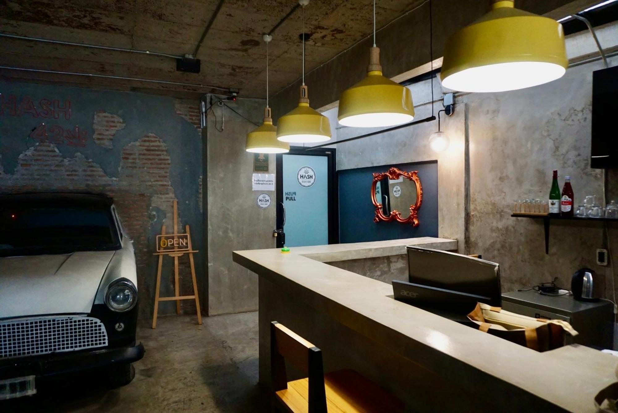 Hip And Funky Silom Soi 3, With Rooftop View Appartement *