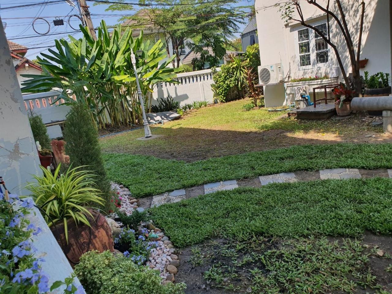 3 Bedroom Cozy Skytrain View Bkk Holiday park *