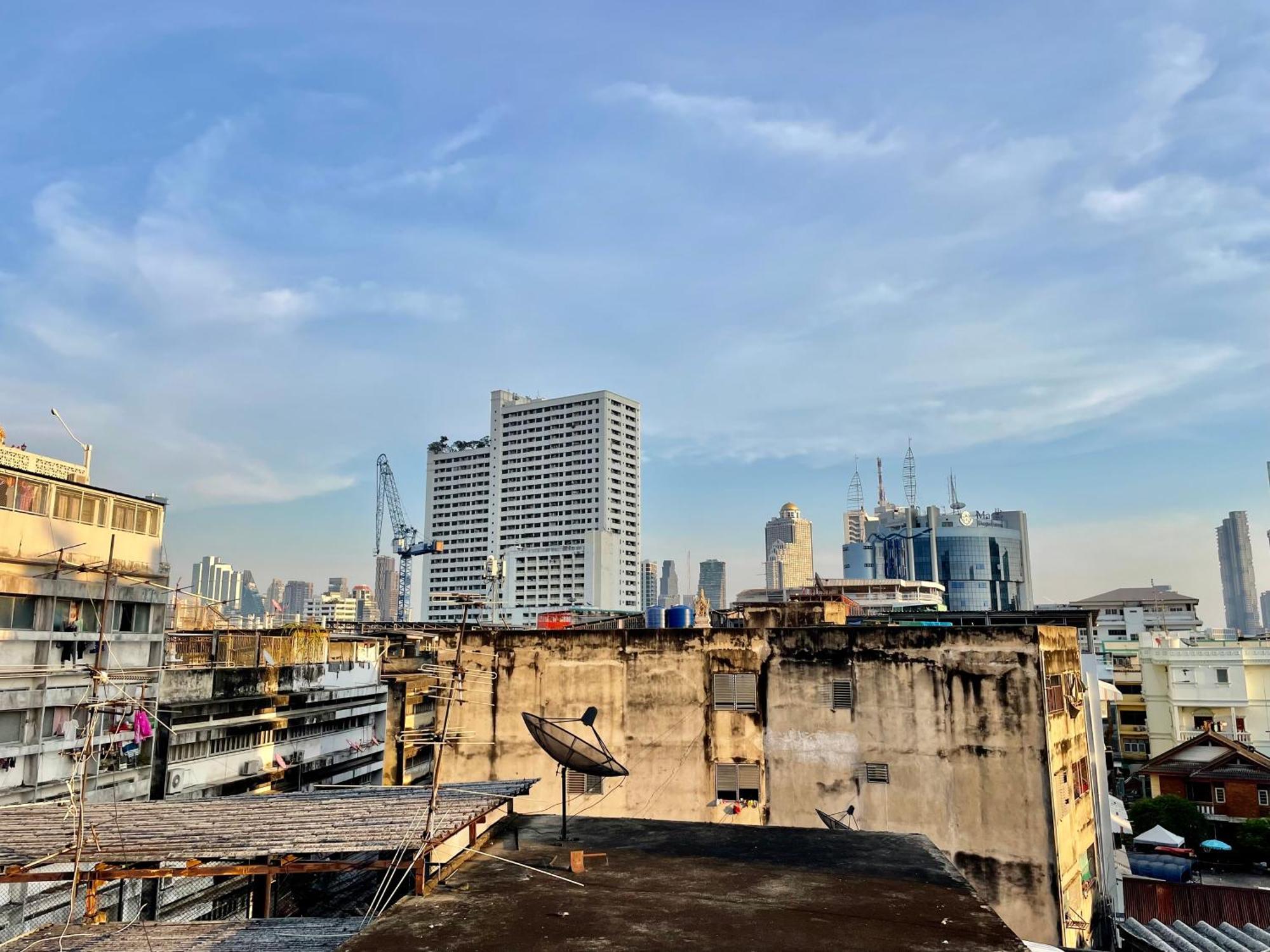 Hostel Baan Khaosoi - Private In A Rooftop 2nd Floor Bangkok