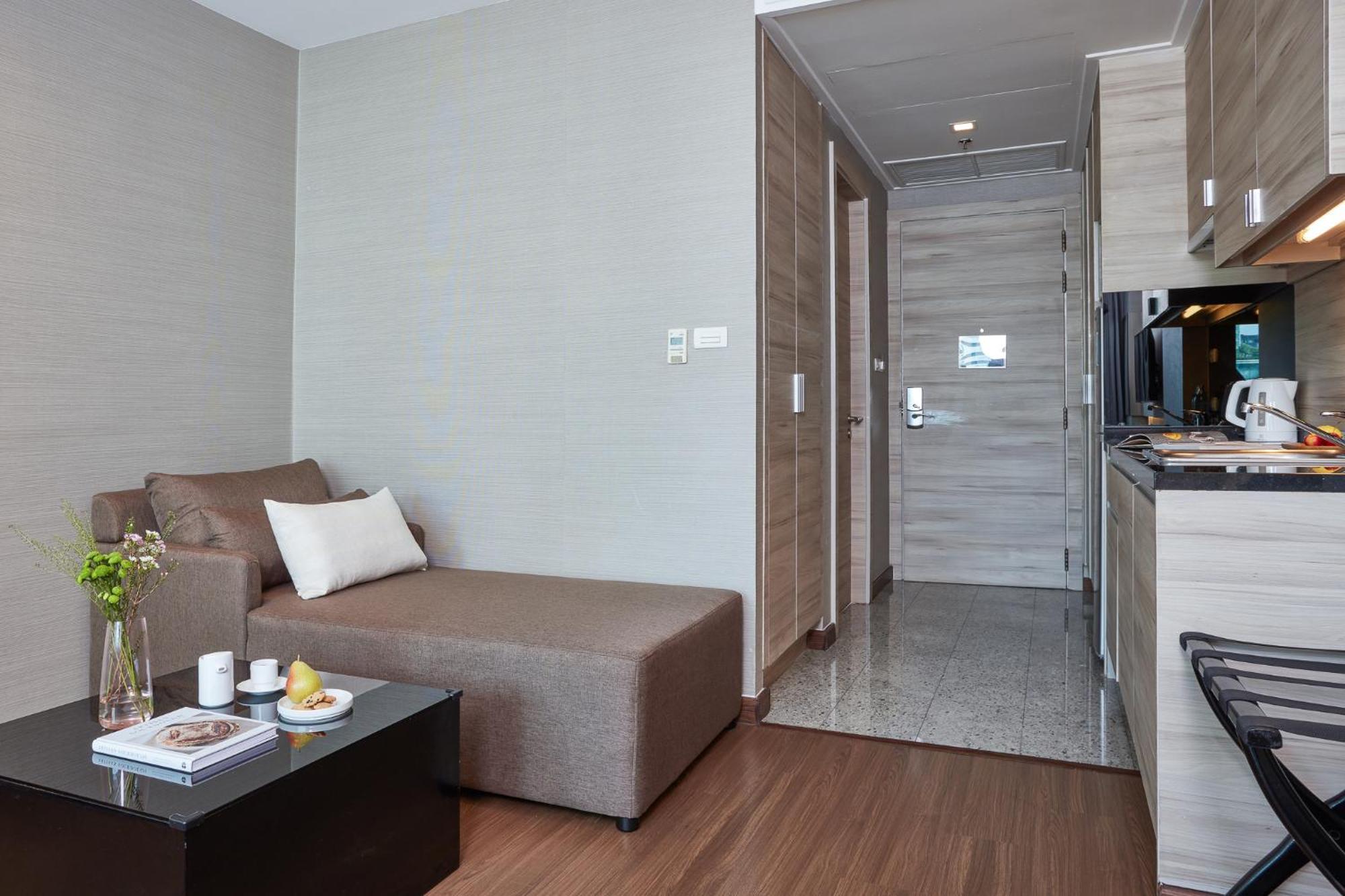Adelphi 4*