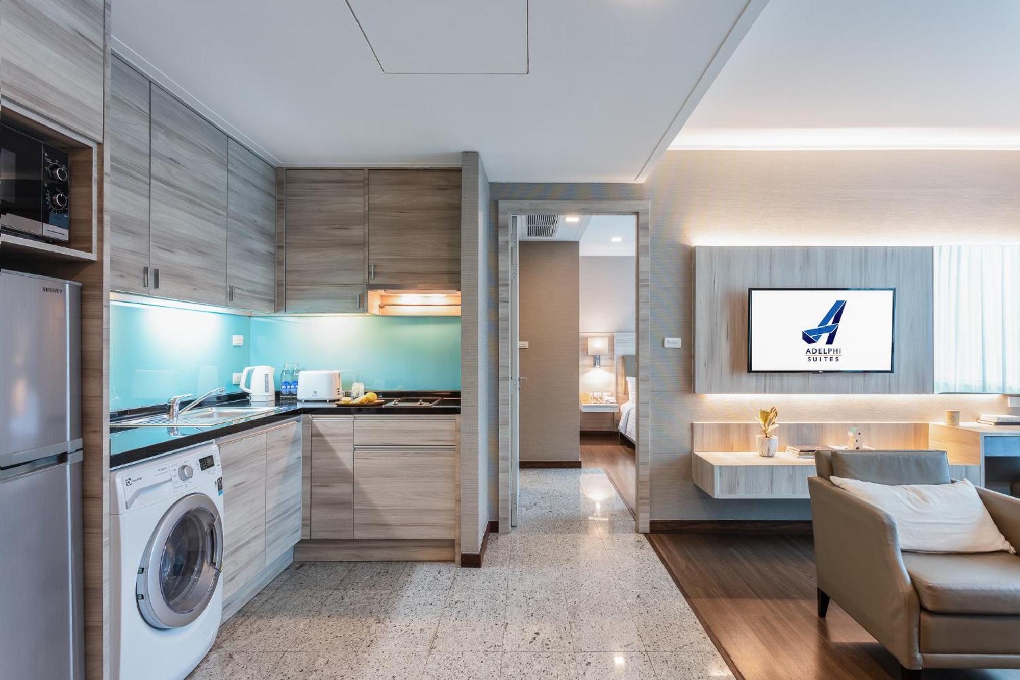 Adelphi 4*