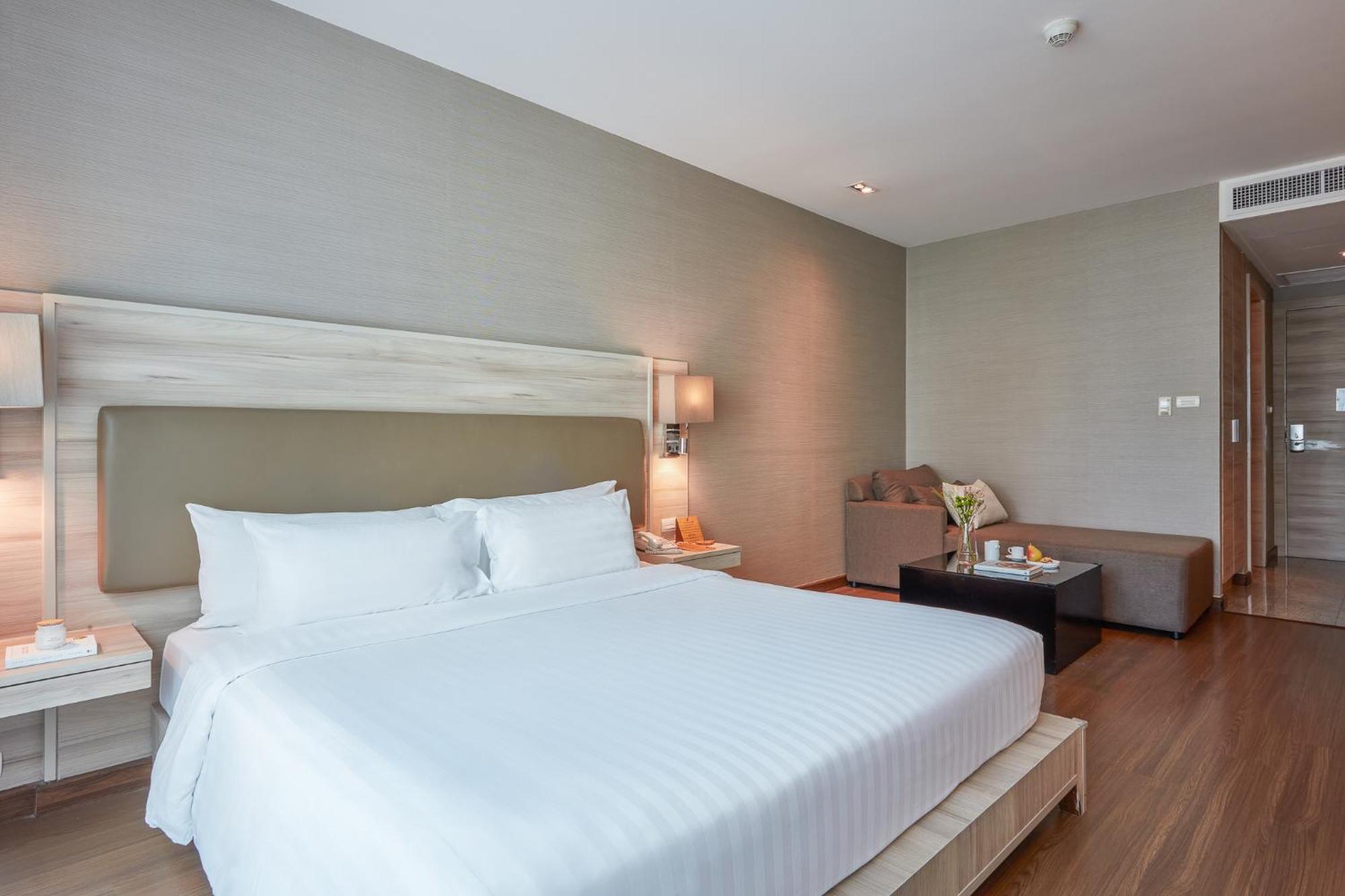 Adelphi Hotel