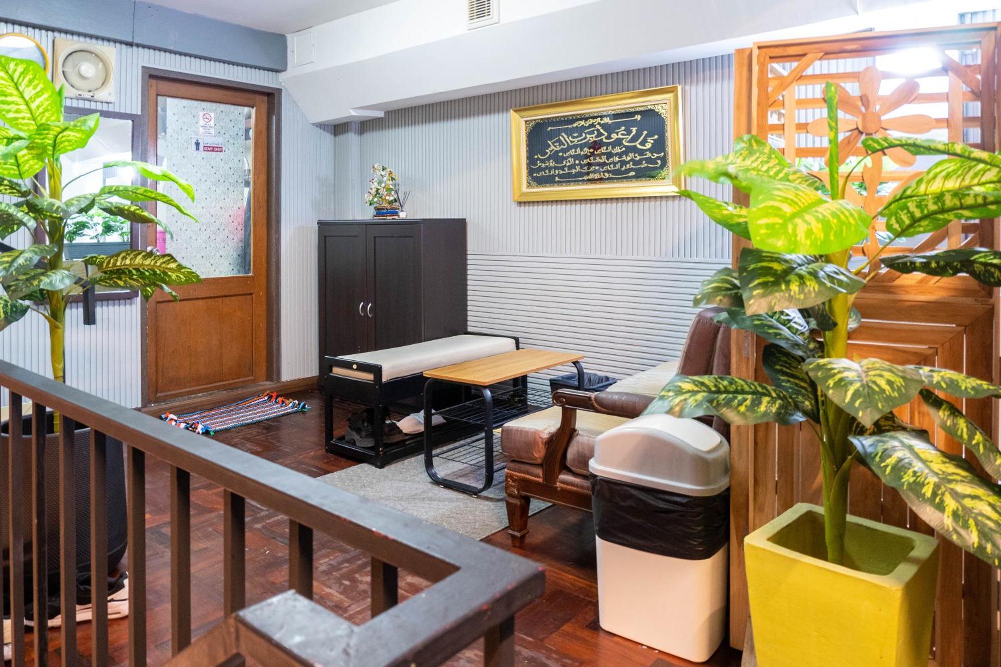 Usman Halal Hostel Bangkok