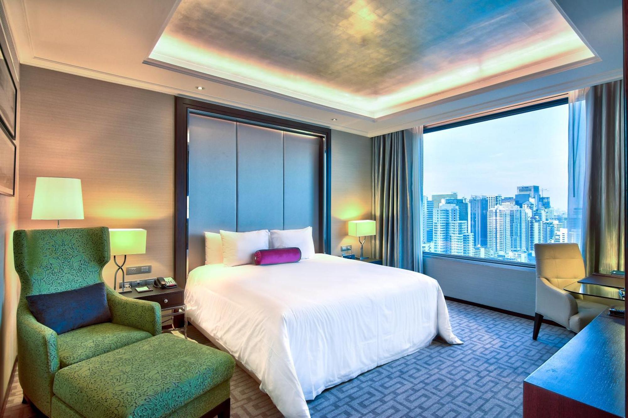 Radisson Blu Plaza 5*